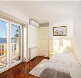 5 bedroom beachfront villa with pool on Ciova Island, Trogir, sleeps 12